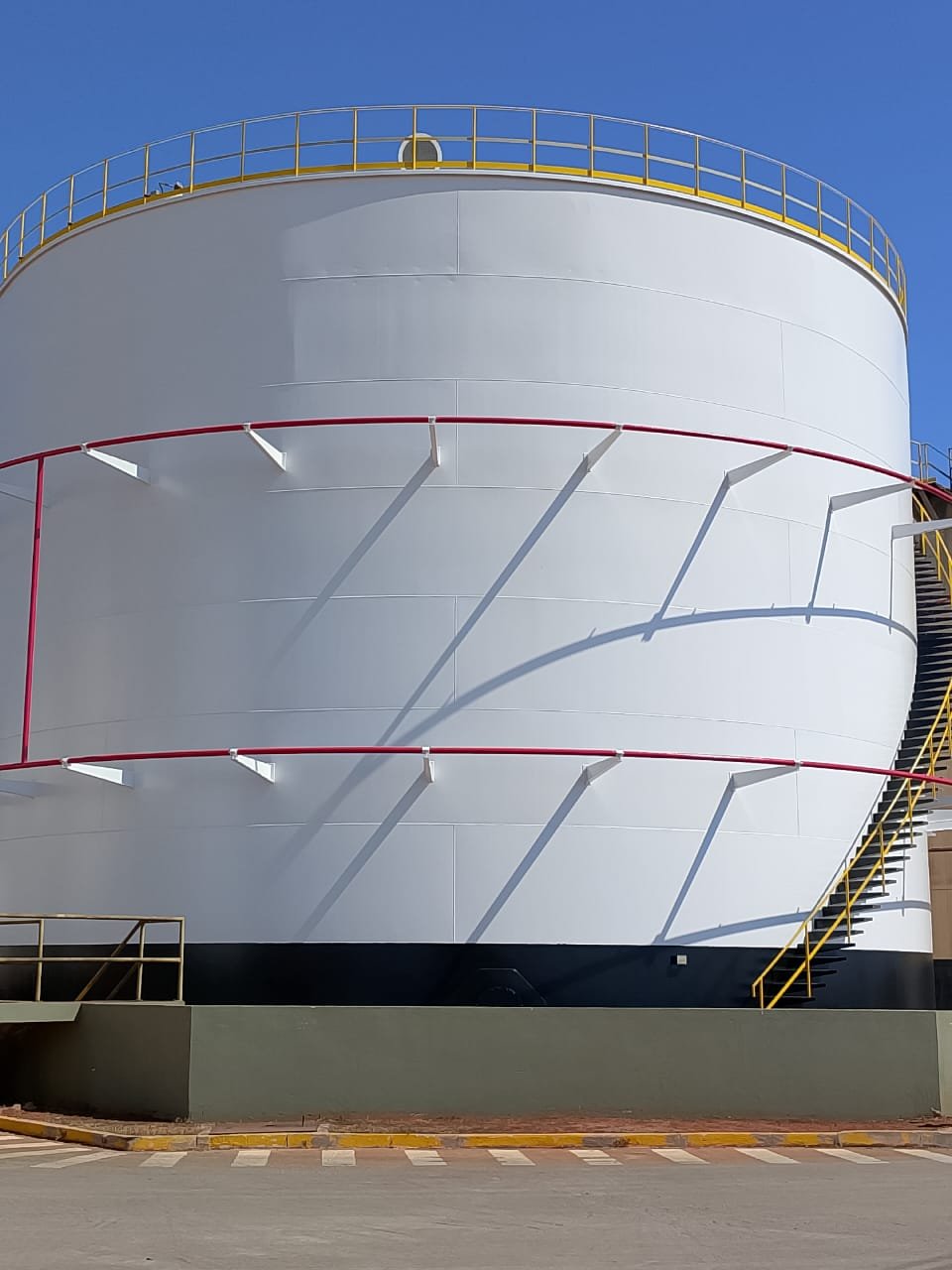 Passarela metálica com pintura anticorrosiva